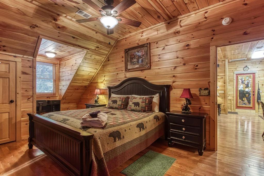 Papa Bear, Hot Tub, Wifi, 1089 Free Tickets Each Paid Day, Dollywood And More Sevierville Eksteriør billede
