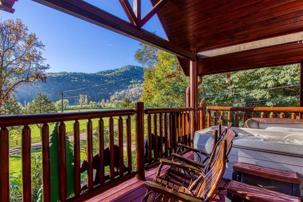 Papa Bear, Hot Tub, Wifi, 1089 Free Tickets Each Paid Day, Dollywood And More Sevierville Eksteriør billede