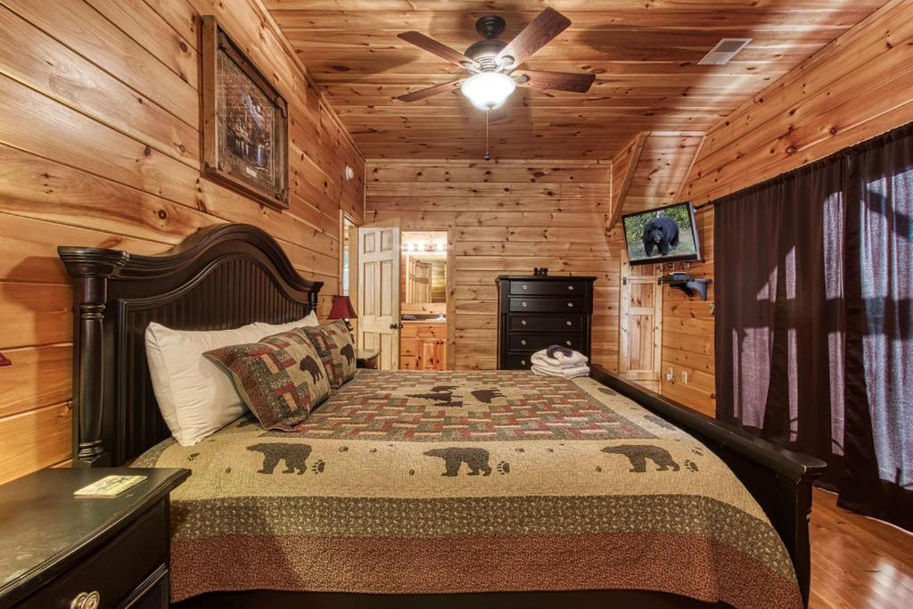 Papa Bear, Hot Tub, Wifi, 1089 Free Tickets Each Paid Day, Dollywood And More Sevierville Eksteriør billede