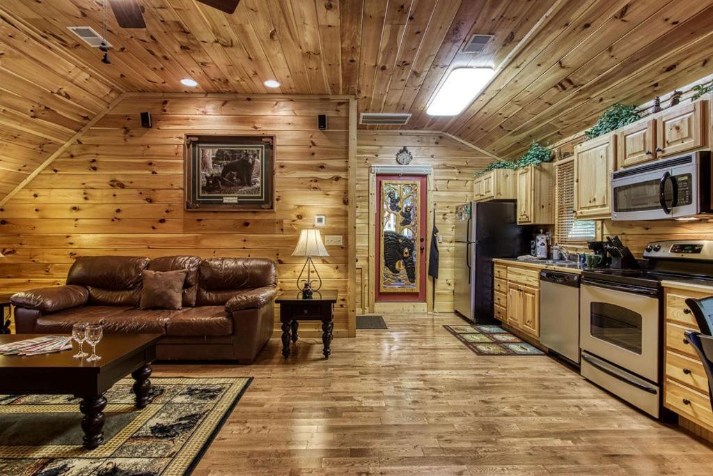 Papa Bear, Hot Tub, Wifi, 1089 Free Tickets Each Paid Day, Dollywood And More Sevierville Eksteriør billede