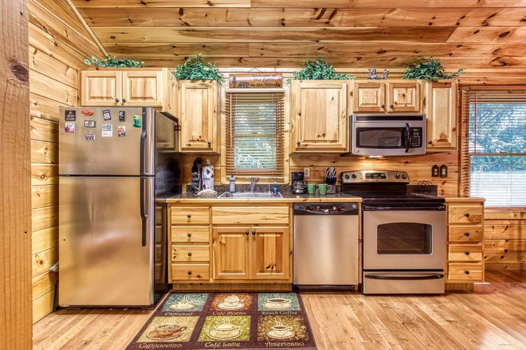 Papa Bear, Hot Tub, Wifi, 1089 Free Tickets Each Paid Day, Dollywood And More Sevierville Eksteriør billede